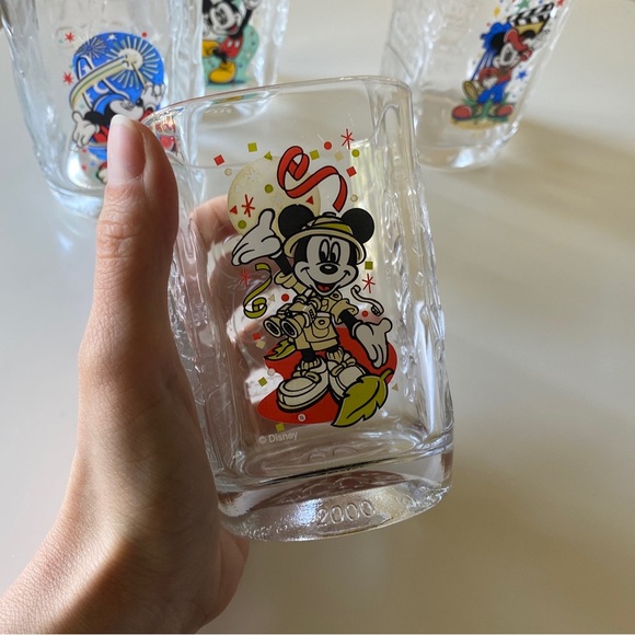 McDonald’s Walt Disney World Year 2000 Celebration Glasses Set of 4 - Picture 16 of 16